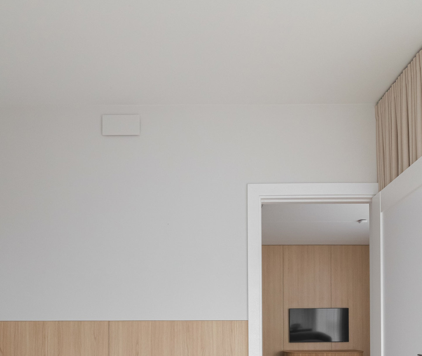 Dažomi ventiliacijos difuzoriai kvadratiniai ir stačiakampiai